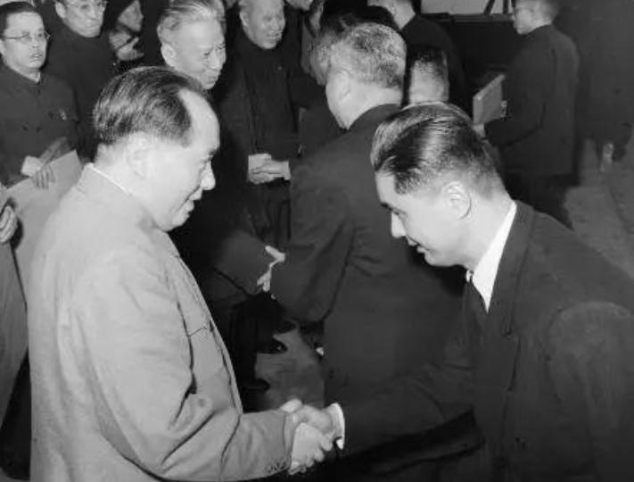 86年荣氏家族齐聚人民大会堂，*小平邓**：你们如杨家将，护国有功
