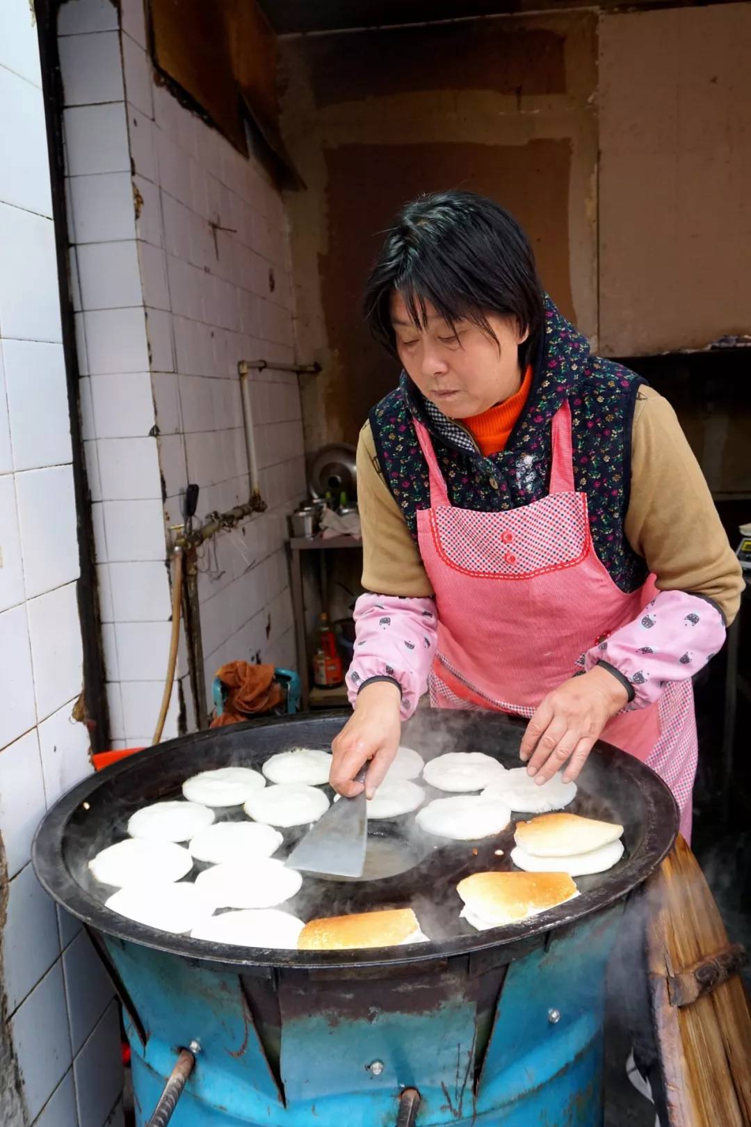 一天只卖4小时的米饭饼，去晚了可真吃不到！