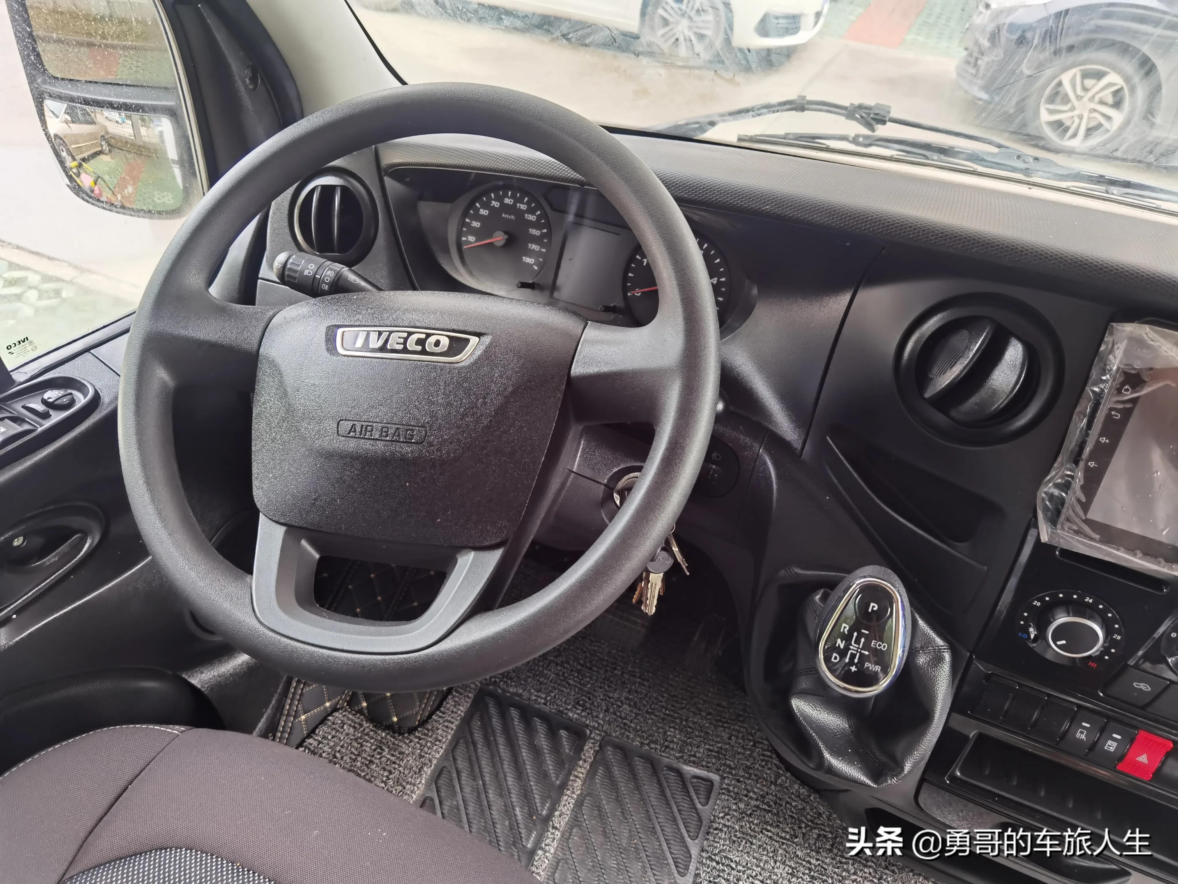 依维柯b型6座房车最新款价格多少,国六进口6.5吨依维柯房车无拓展