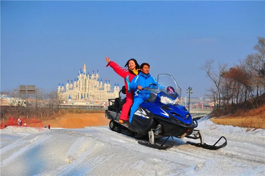 热高乐园冰雪大世界滑雪区,热高冰雪世界开了吗