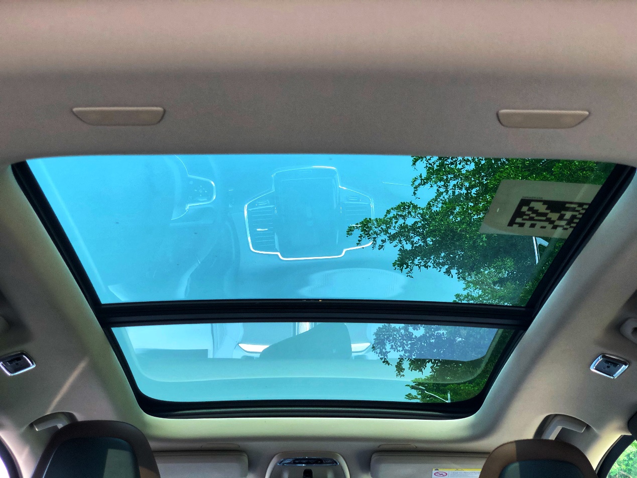 沃尔沃xc90七座高科技安全配置,沃尔沃xc90与s90哪个更安全