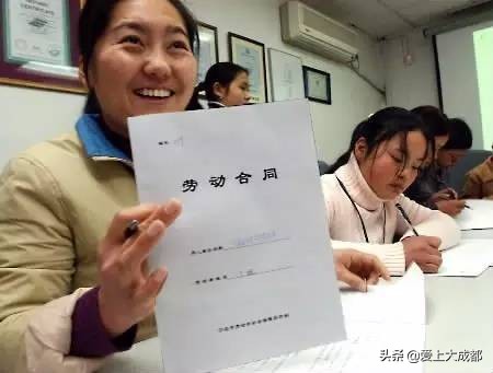成都居住证都能干啥？外地人应当如何办理成都居住证？太全面啦