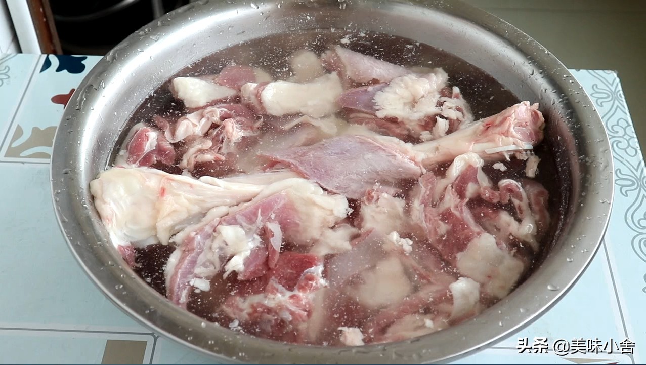 炖羊肉汤切记不要直接炖诀窍,炖羊肉汤切莫直接炖