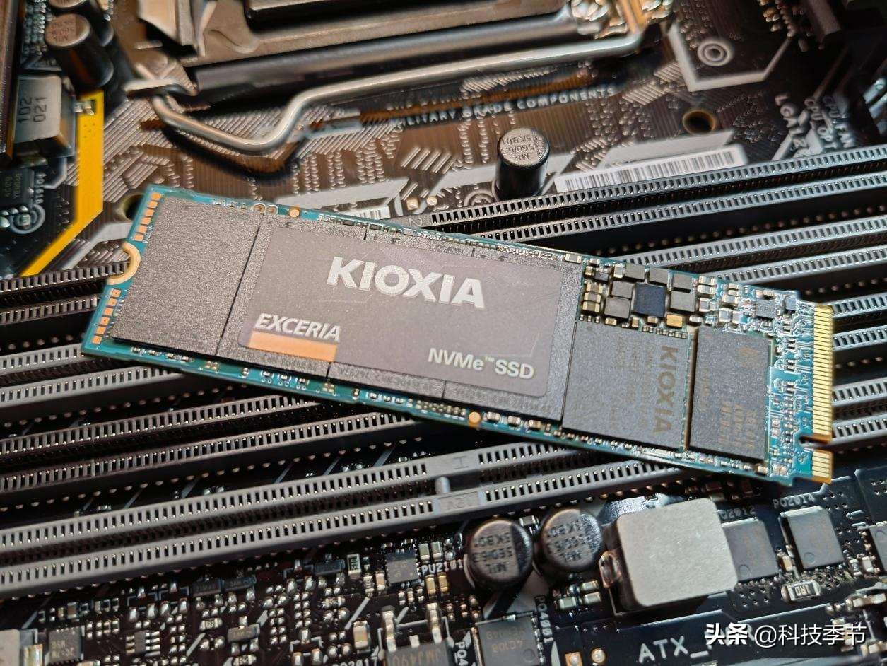 铠侠rc10ssd跑分,铠侠rc10固态硬盘散热片怎么装