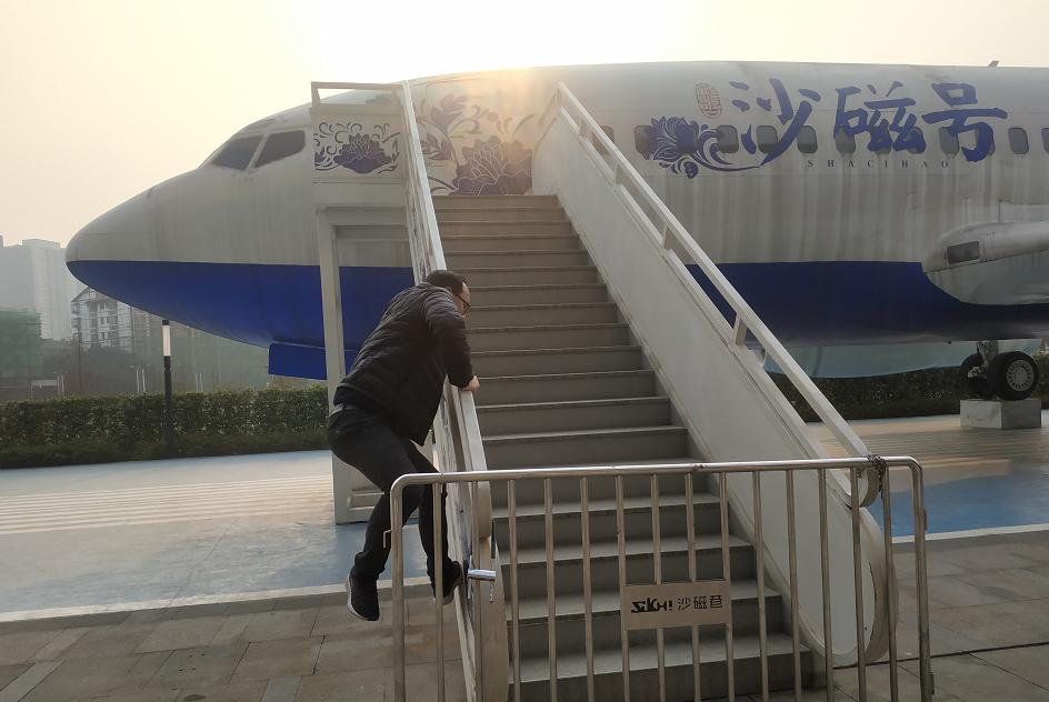 号外！重庆网红磁器口旁惊现无人区，网红打卡地缘何沦为空城？