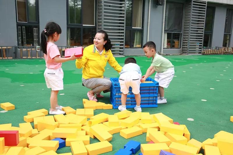 幼儿园老师总批评孩子怎么办,宝宝幼儿园被批评怎么跟老师沟通
