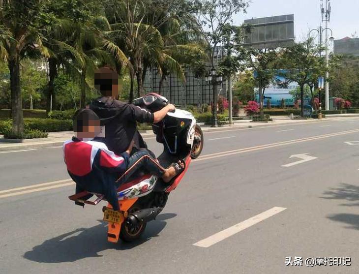 摩托车骑了10年还跟新的一样,摩托车骑了十年了