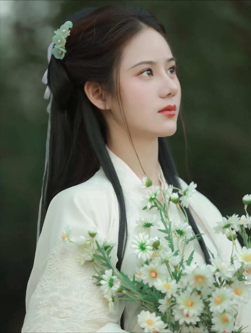 渣王说让母亲把婢女红鸾送给他做侧妃，红鸾宁死不屈