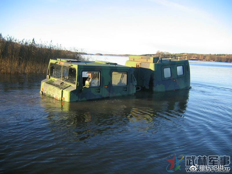 铰接式履带全地形车,中国最新款蟒式履带军用全地形车