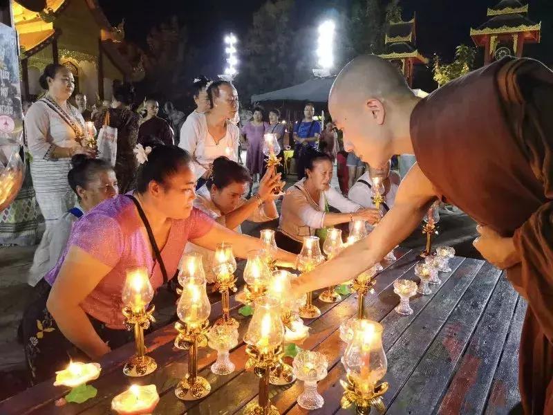 西双版纳泼水节狂欢有这么火吗,西双版纳泼水节活动安排时间地点