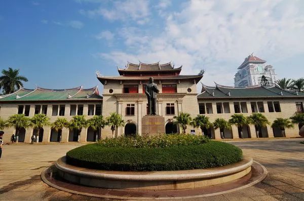 厦门大学2018届毕业生就业品质报告：就业4成留福建，月薪7830元