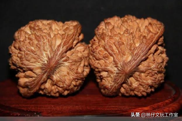 核桃文玩送刷子,文玩核桃作为礼物应当怎么送