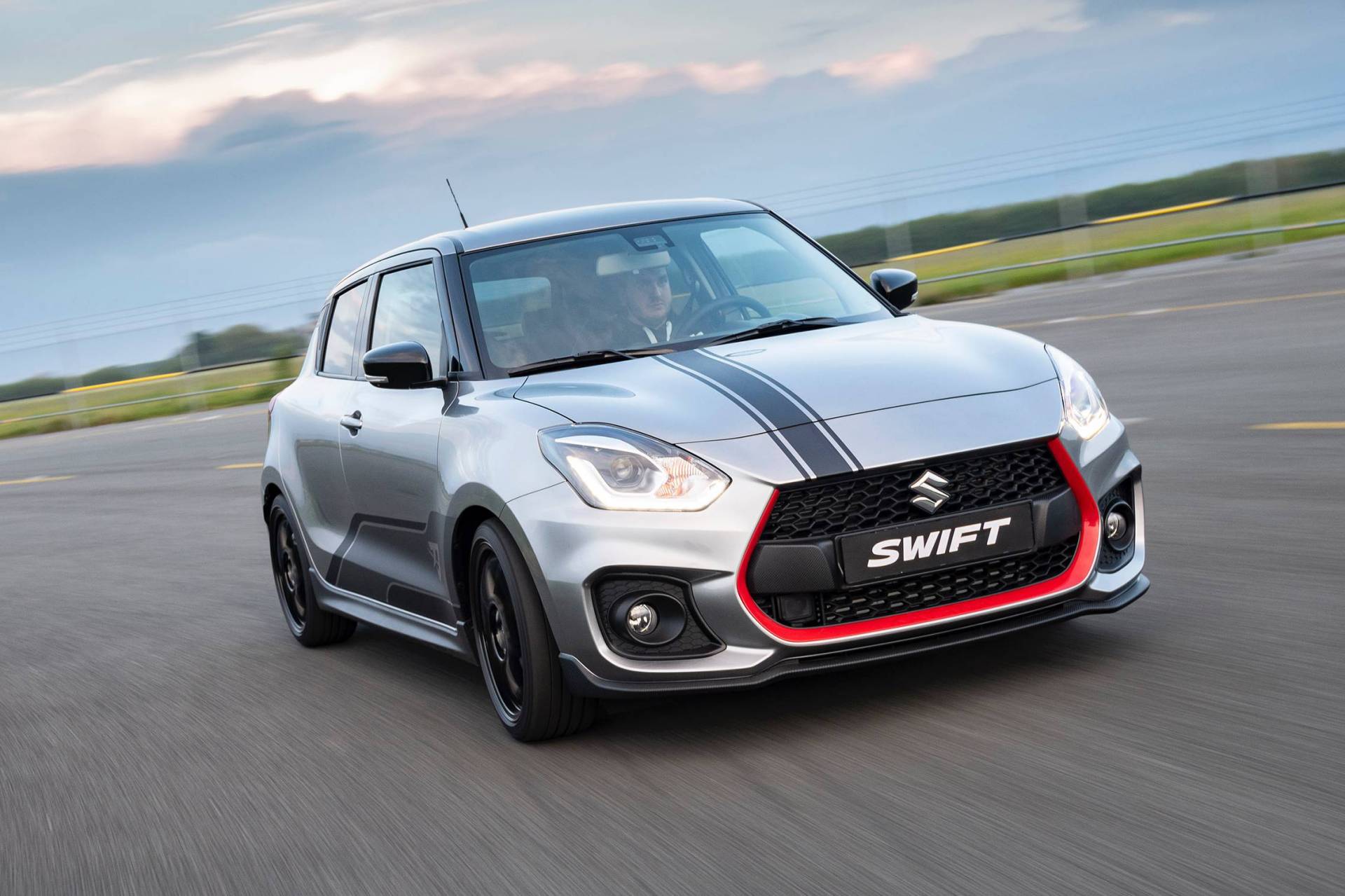 2019款铃木雨燕swift亮相,新一代铃木雨燕swift