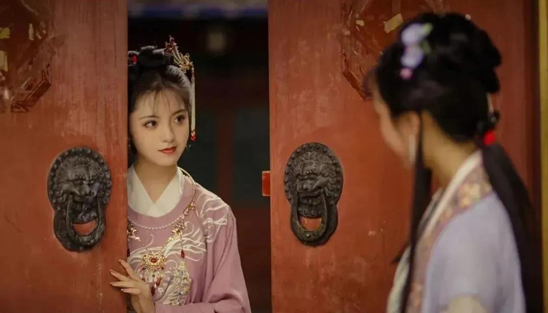 00后女孩演绎四大名著美女，凭一个造型火出圈，200万网友点赞
