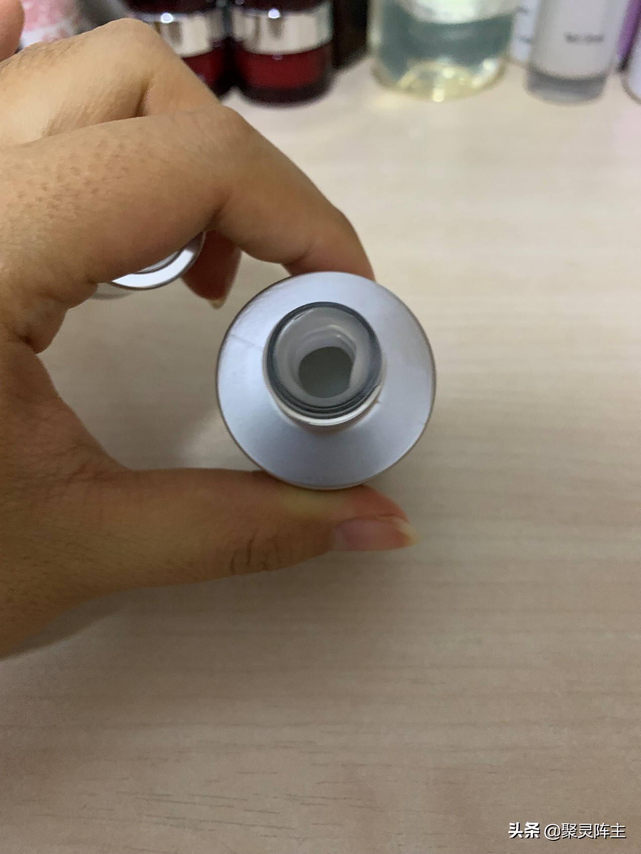 小棕瓶和小黑瓶眼部精华测评,小棕瓶和小黑瓶哪个性价比高