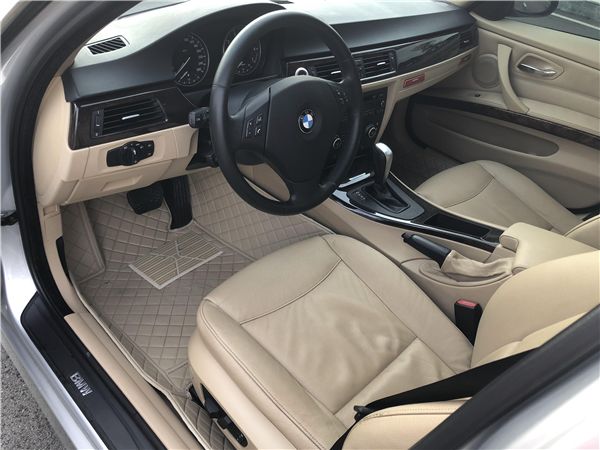 09年的宝马320i,老款宝马320i