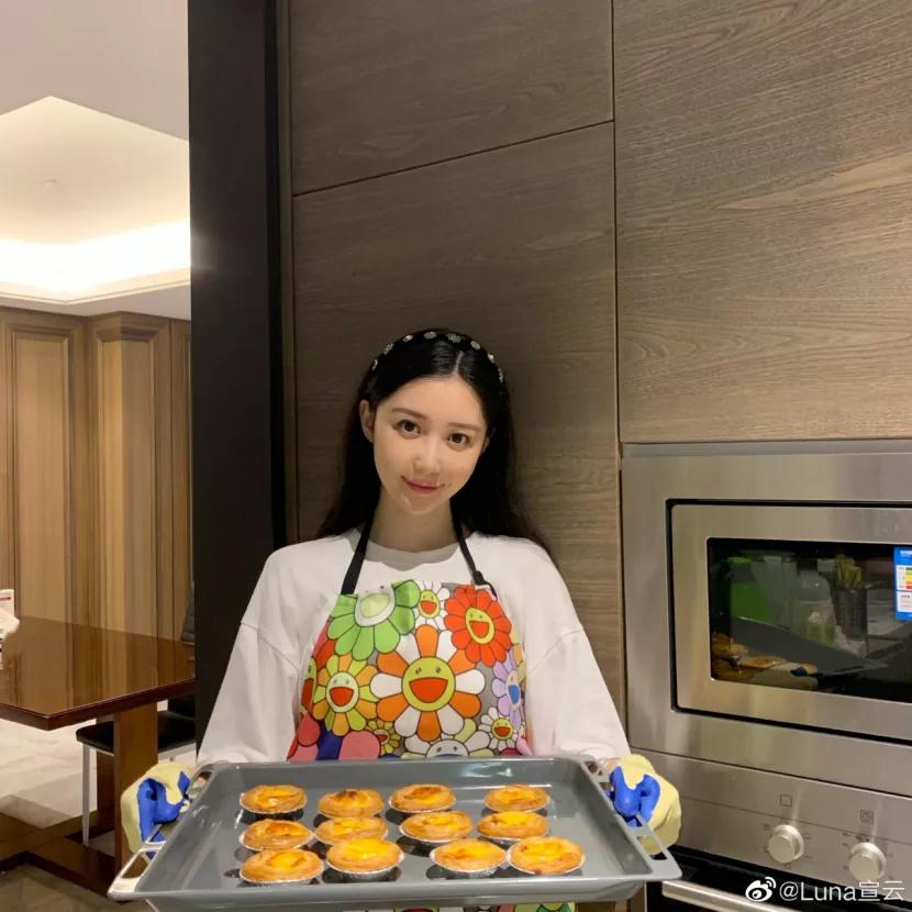 艾小羊：潘玮柏结婚，我更好奇新娘“土甜风”的衣品