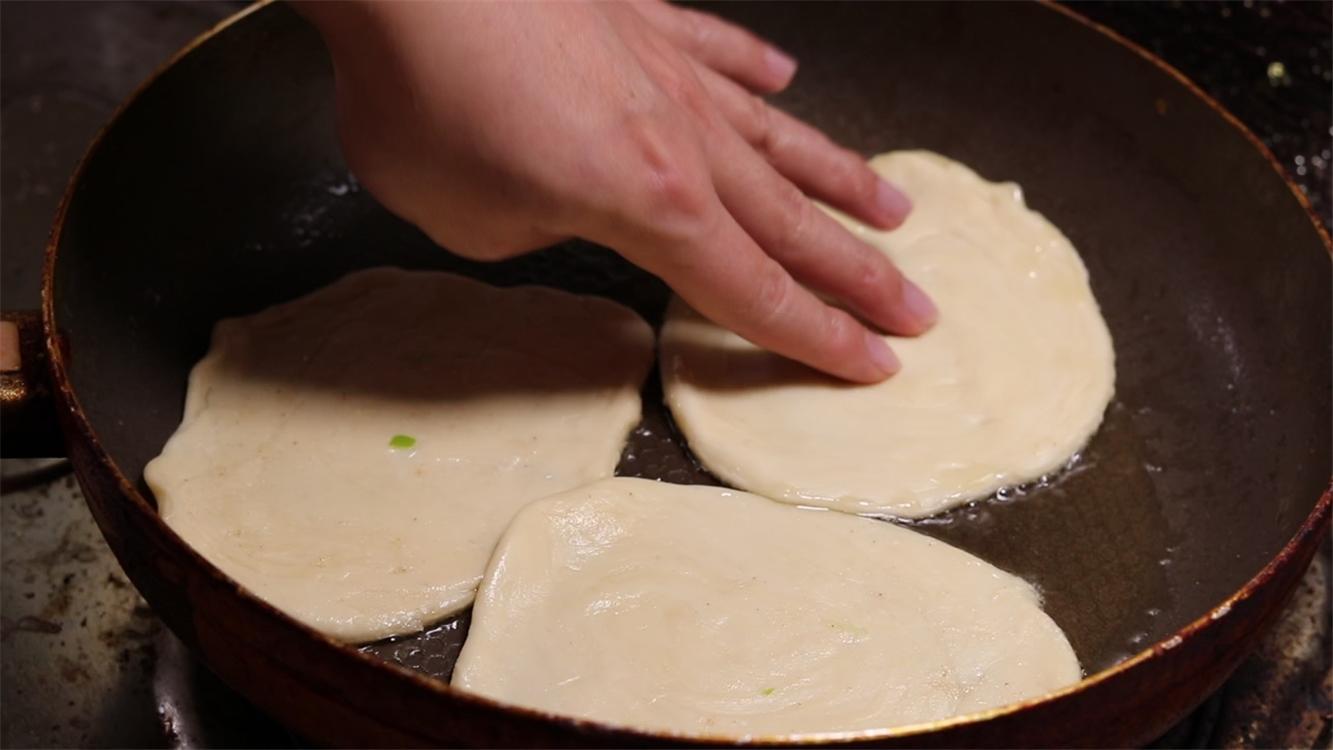 做手抓饼怎么样才能不油,网上买的速冻手抓饼怎么做不干硬