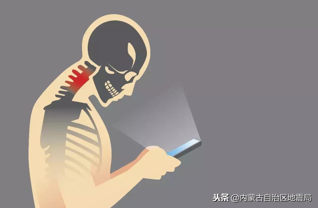 这个小动作竟可能导致瘫痪！吓得我赶紧放下手机……
