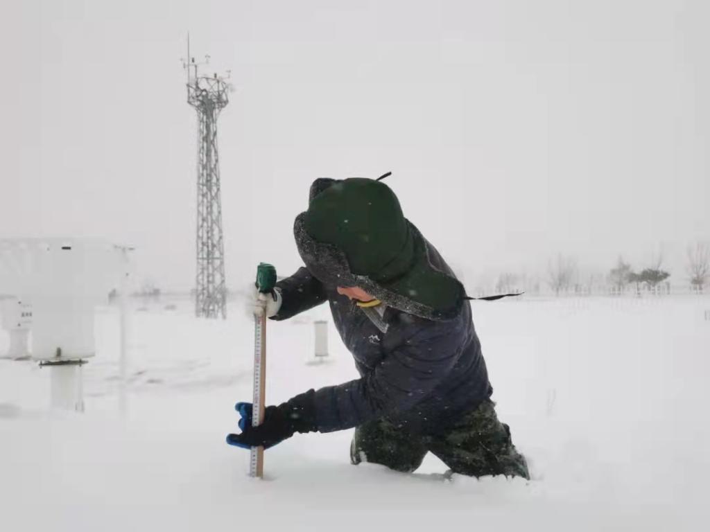浴血奋战严寒,内蒙古通辽遭遇雪灾