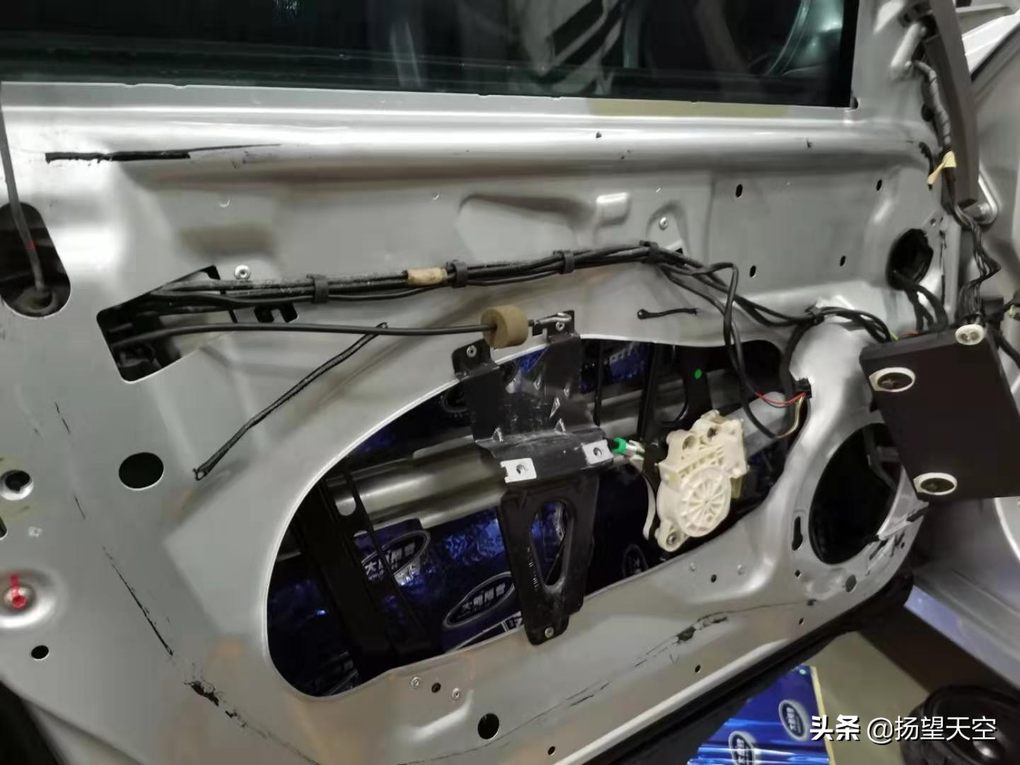 请问奔驰e280的详细资料,奔驰e280是操控还是舒适