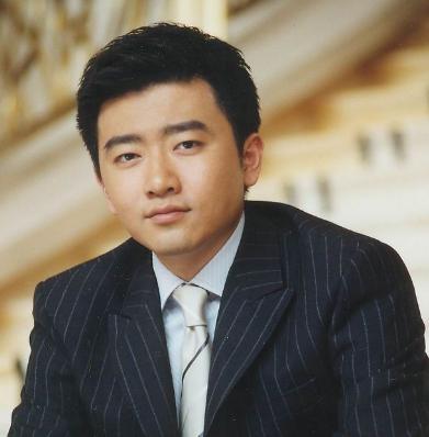 从央视名嘴到阶下囚，芮成钢“被意外死亡”，一手好牌打的稀烂