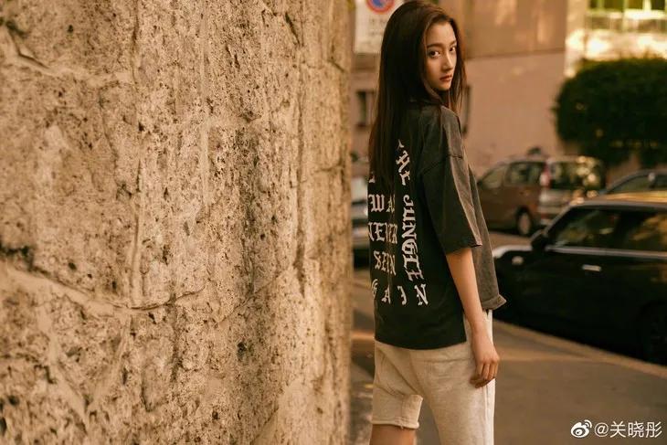 关晓彤同款only紫色小熊羽绒服,only关晓彤同款针织连衣裙