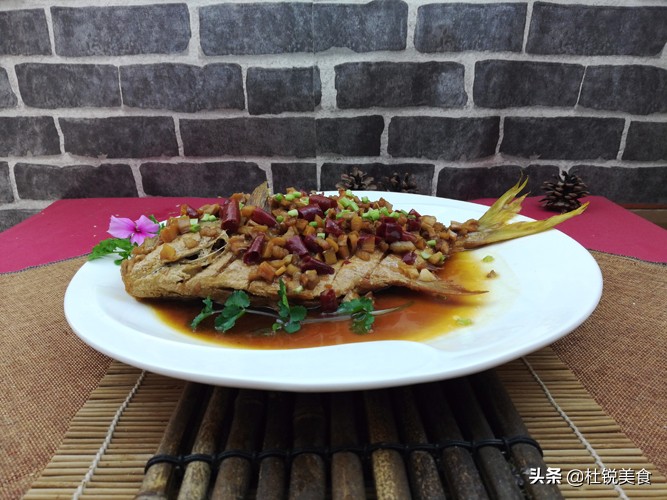 鲁菜熏鲳鱼最正宗的做法,鲳鱼浙江最正宗的做法