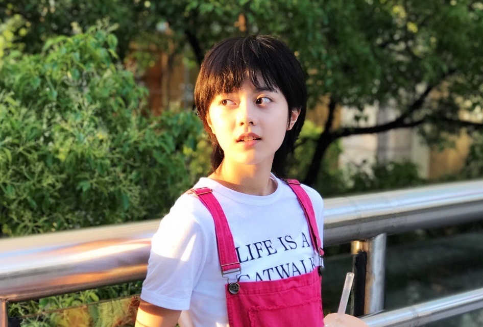 《流浪地球》中的朵朵，长得比关晓彤还美，网友：这孩子必火！
