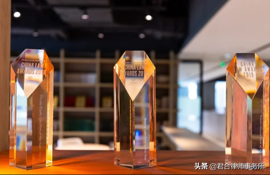 一家红圈律所的极致“凡尔赛”