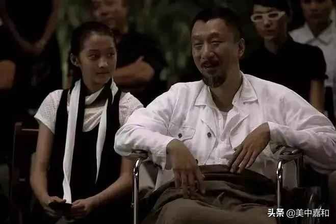 怎么区分黑痣与黑色素瘤,怎么区分黑色素瘤和痦子