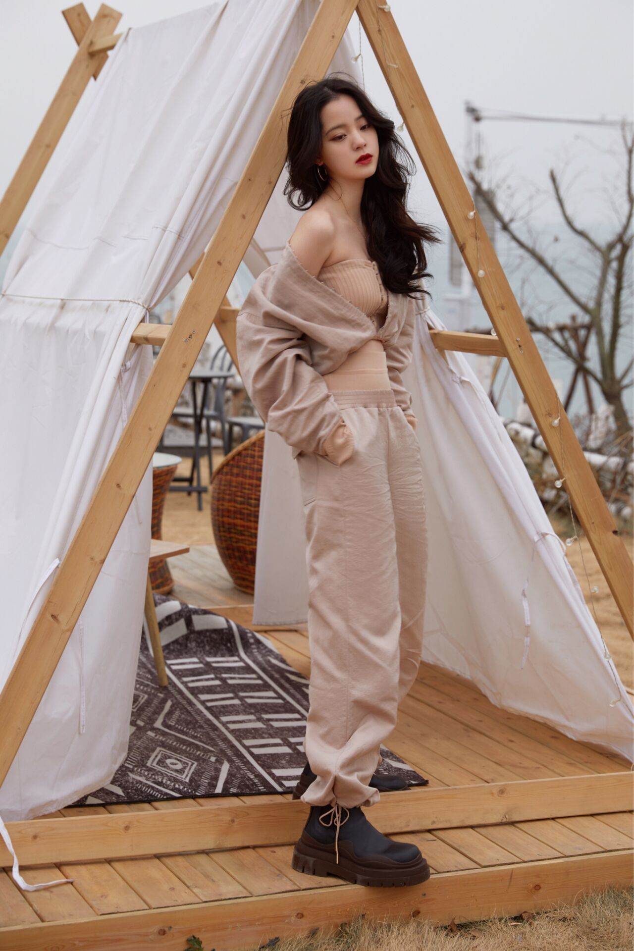 欧阳娜娜衣品升级,欧阳娜娜大胆穿搭美出新高度