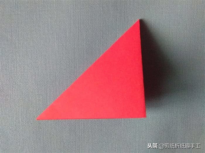 对折两次剪出四只蝴蝶,剪出四只蝴蝶