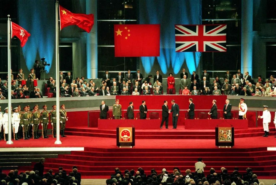 香港爱国学校多年来饱受歧视，教育改革竟然漠视，必须旗帜鲜明