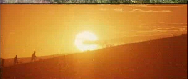 《紫日》紫色，代表太阳快落山了