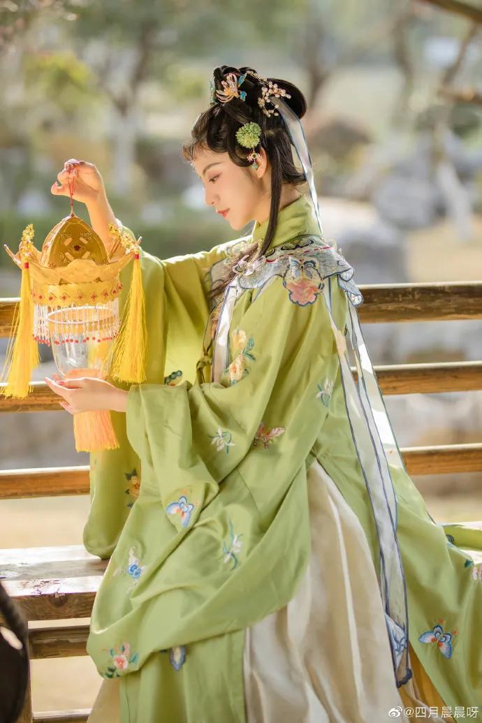 00后女孩演绎四大名著美女，凭一个造型火出圈，200万网友点赞