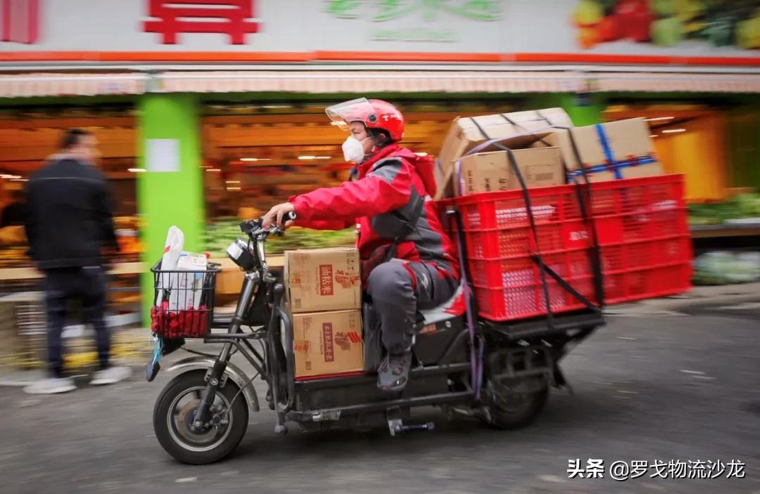从“封城”到“解禁”，快递小哥穿过武汉