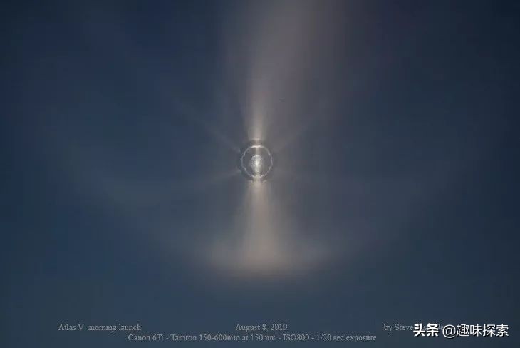 美国夜空出现一个大气泡，气泡中间有环状，看似有物体在俯冲