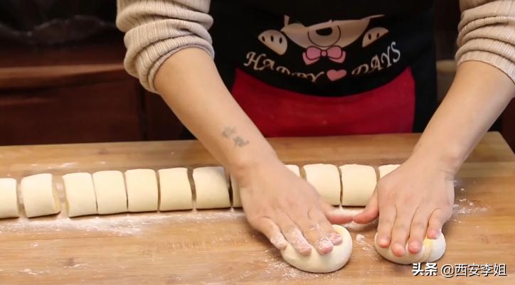 过年每家都做“豆沙包”，李姐教你包子全过程，还有自制豆沙做法